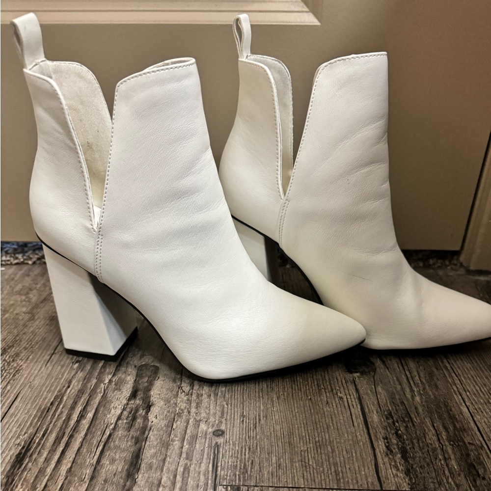 White heel boots, size 7